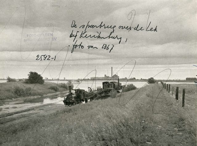 De spoorbrug over de Lek bij Kuilenburg, foto van 1867