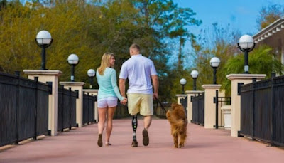 Una historia increíble sobre un veterano de guerra que tuvo a su perro acompañante como padrino