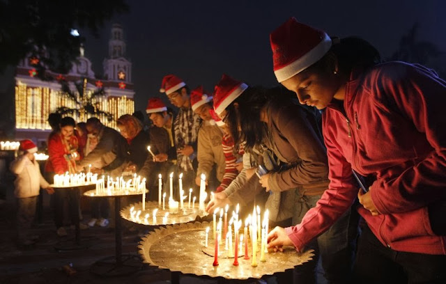 Photos Showing How Christmas was Celebrated Around the World 