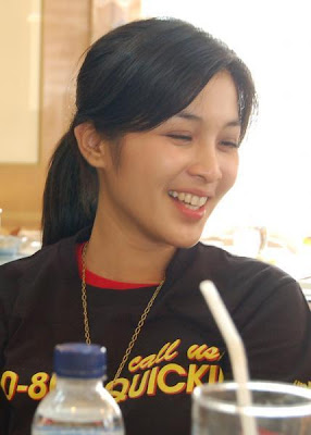 Sandra Dewi Bugil