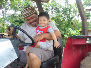Mbah Kakung & Yukova Nathaniel Drive Tracktor