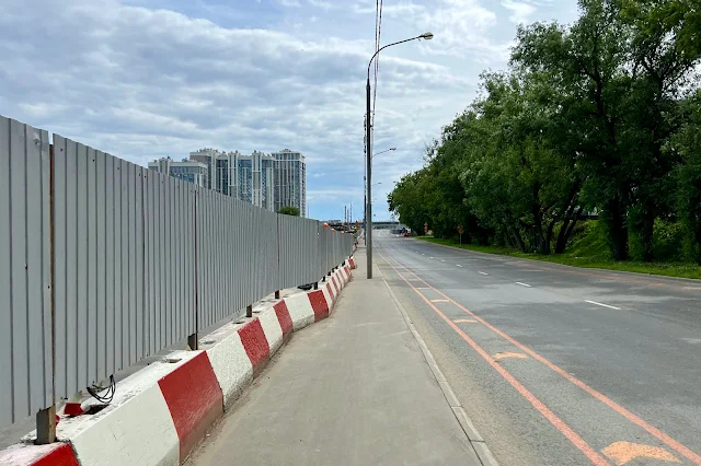 Сельскохозяйственная улица, строительная площадка новой трассы
