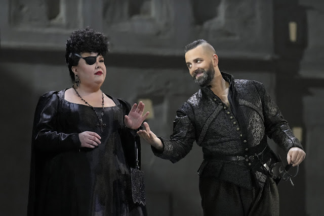 Verdi: Don Carlos - Jamie Barton (Eboli), Étienne Dupuis (Rodrigue) - The Metropolitan Opera (Photo: Ken Howard/Metropolitan Opera)