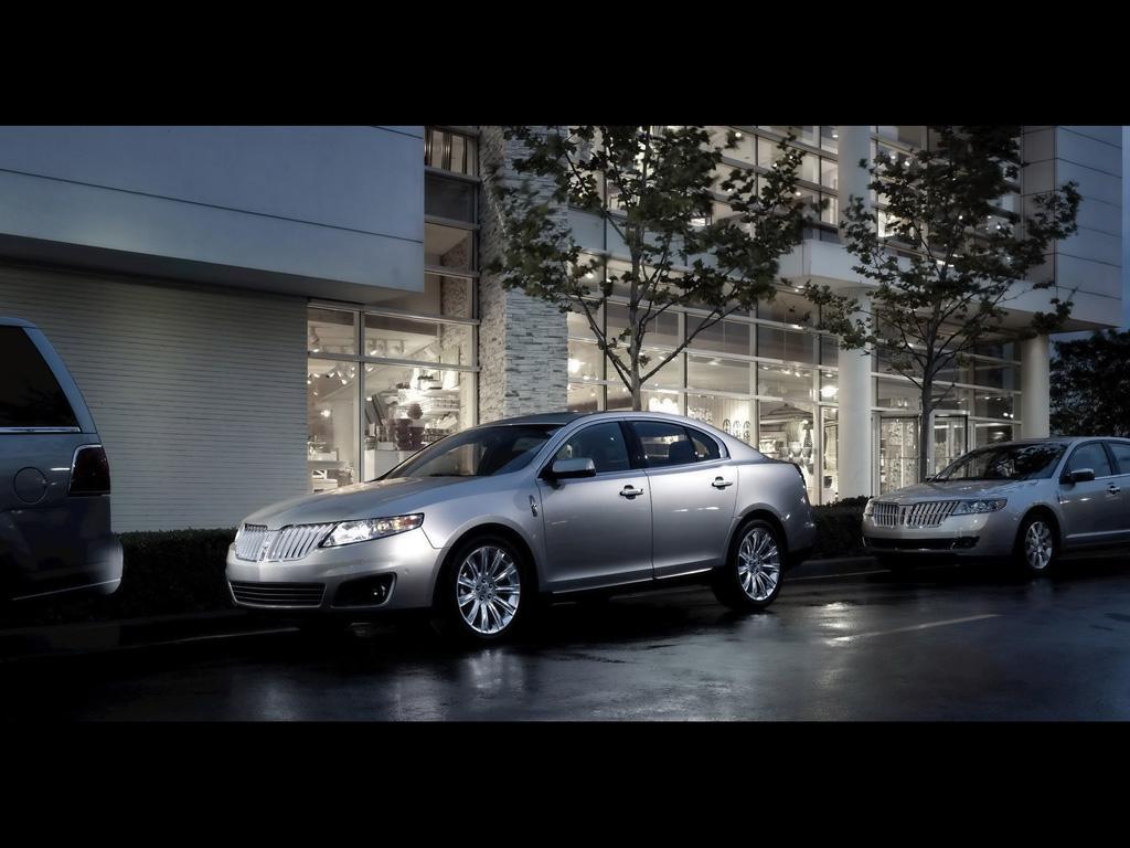 2011 Lincoln MKS Pics