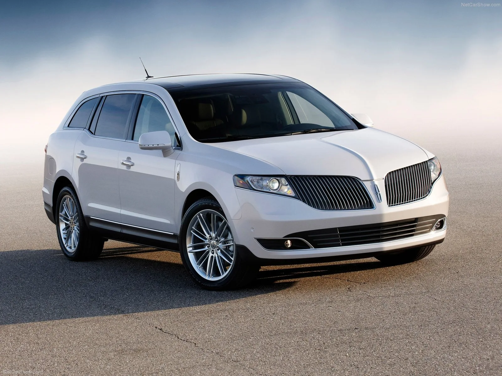 Hình ảnh xe ô tô Lincoln MKT 2013 & nội ngoại thất