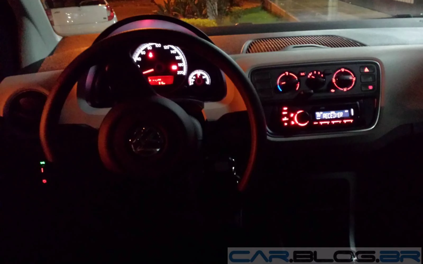 Volkswagen up! - interior - posição de dirigir