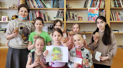 В детской библиотеке Красноуфимска прошел мастер-класс по созданию травянчиков