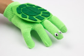 How to make a glove turtle puppet craft with kids!