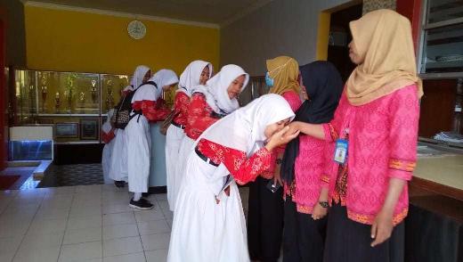 Tata krama Siswa Di Sekolah