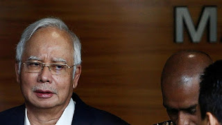  Agen Poker Terpercaya - Gara-gara Najib, Warga Malaysia Ramai-ramai Beri Cokelat ke Polisi