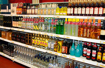 SEFIPLAN asumiría cobro de horas extras por venta de alcohol entre el comercio, revela dirigente camaral