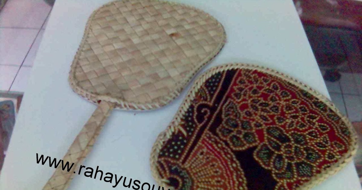 Pusat Kerajinan Souvenir  Kasongan kipas  anyaman  batik