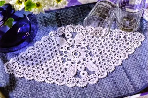 Camino de mesa de original diseño ganchillo crochet