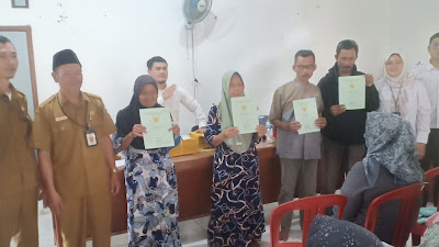 Horree ! Masyarakat Desa Senangsari-Pagelaran Mendapatkan Buku Sertifikat PTSL