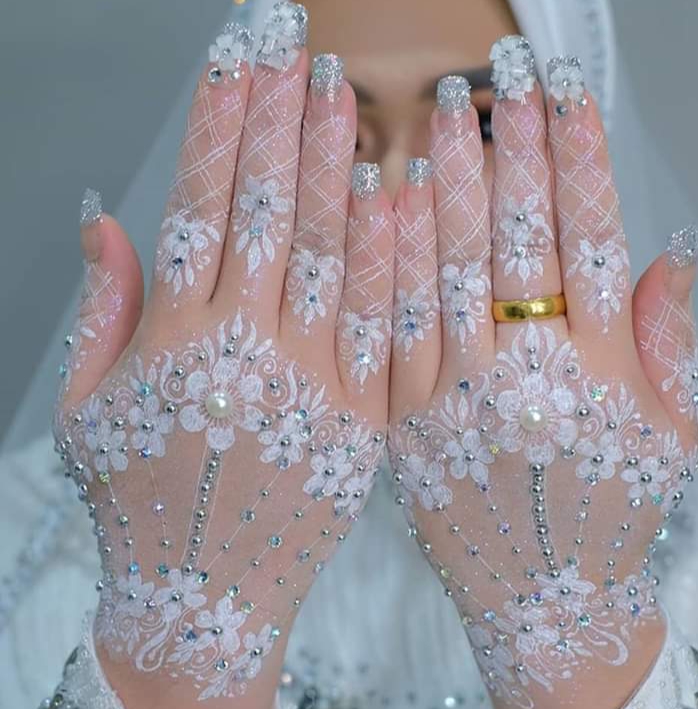 Model Henna  Putih dan Merah Untuk  Pengantin  dengan Desain  