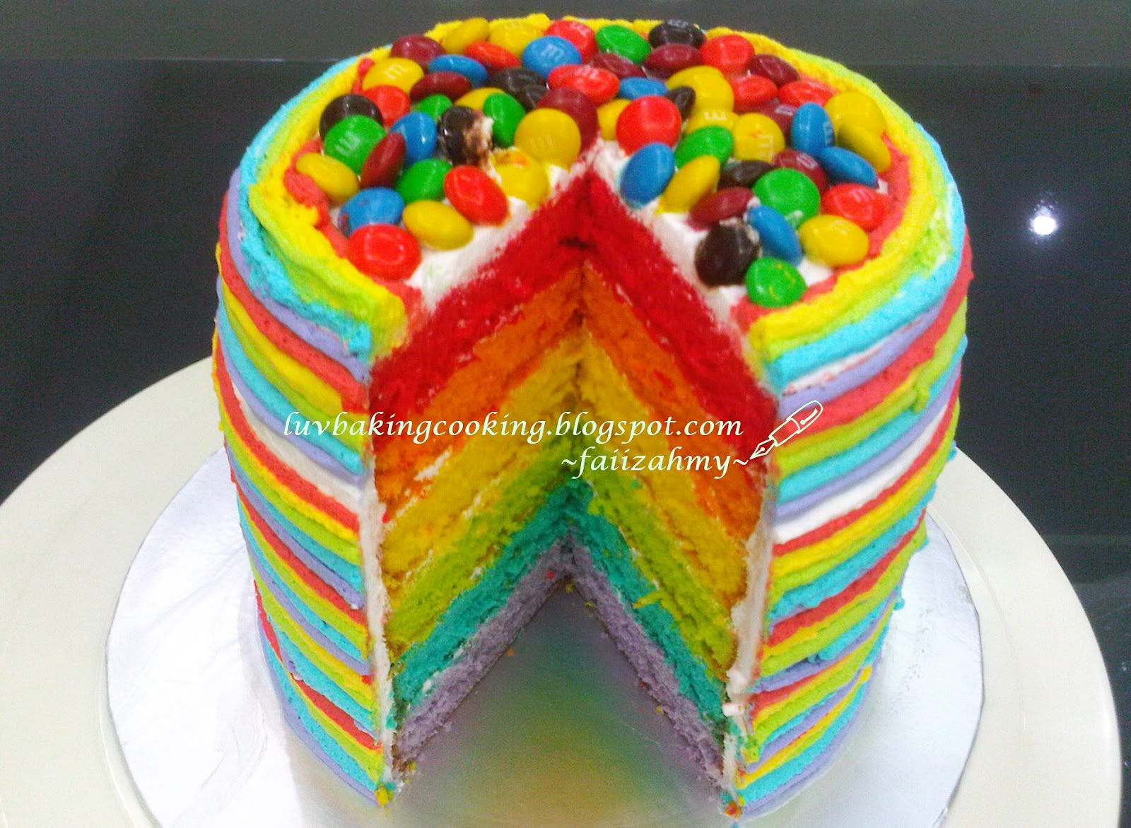 Luvbakingcooking: vanilla rainbow smarties cake