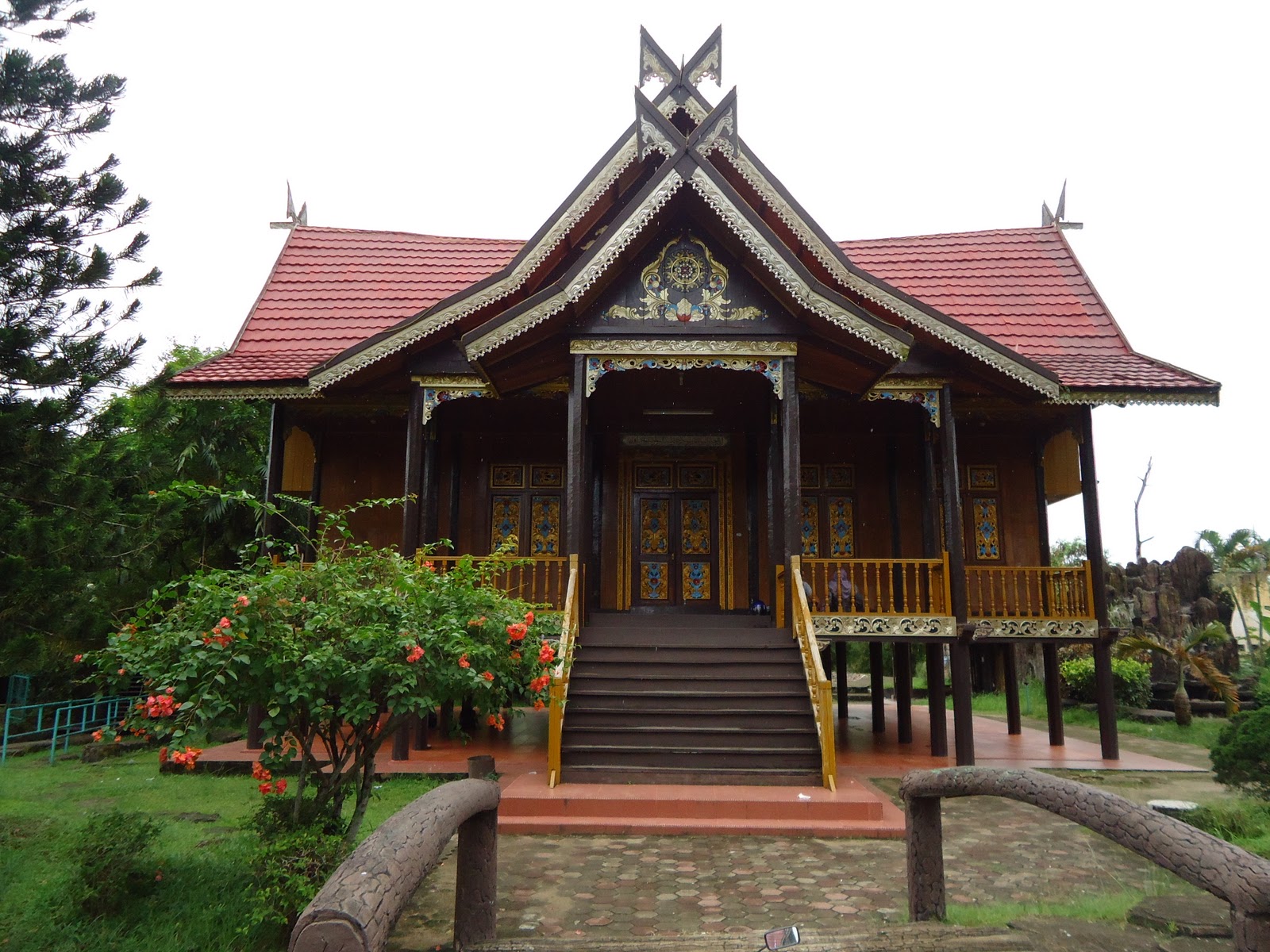 Foto Rumah Adat Jambi ~ Roni Zone