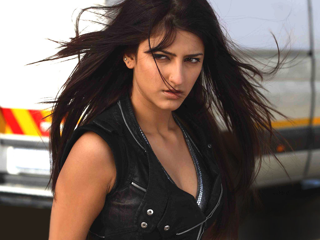 Actress Shruti Hassan Tattoo - Bollywood Tattoo