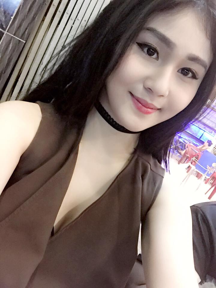 Thúy Vy hot girl hàng vếu khủng