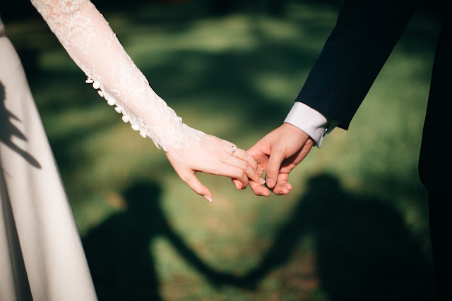 Invitaciones de boda hechas con sellos de caucho