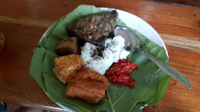 Nasi Jamblang, Sega Jamblang, Kuliner Cirebon, Strawberry Delight