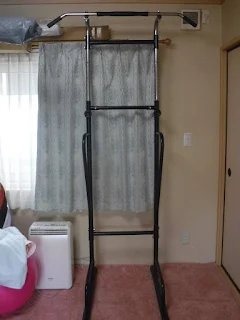 ぶら下がり健康器。