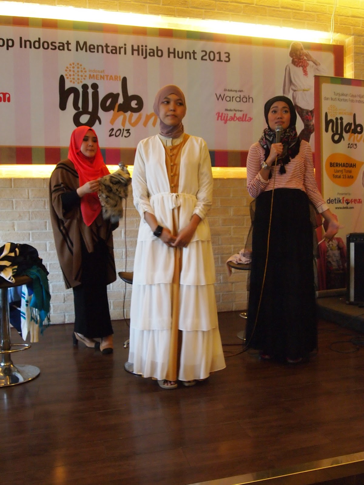 SUCI UTAMI - Productive Housewife: Indosat Mentari "Hijab 