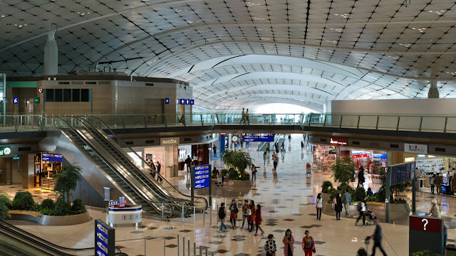 Akan Dibongkar Terminal 2 Bandara Hong Kong Ditutup Mulai Hari Ini - bed with reclaimed wood headboard roblox