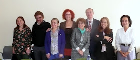 Sandra con los miembros del tribunal y las directoras