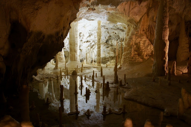 COSA-FARE-NELLE-MARCHE-QUANDO-PIOVE-GROTTE-FRASASSI