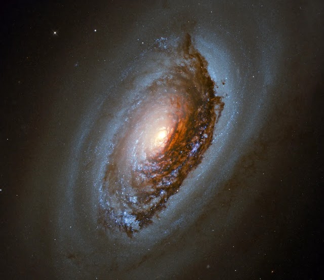 NASA's Hubble Telescope Uncovers Hypnotizing 'Stink eye' World