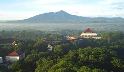 INI KAMPUS PALING ANGKER DAN BERHANTU DI INDONESIA