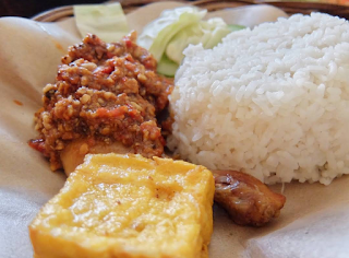 7 Ayam geprek paling laris enak dan terkenal di Indonesia 