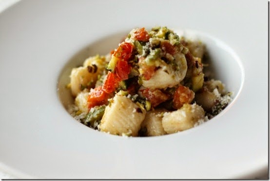 Gnocchi di ricotta con sugo di zucchine e pomodori_thumb[1]