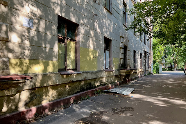 Химки, Ленинский проспект, дворы, общежитие Научно-производственного объединения «Энергомаш» (построено в 1955 году)