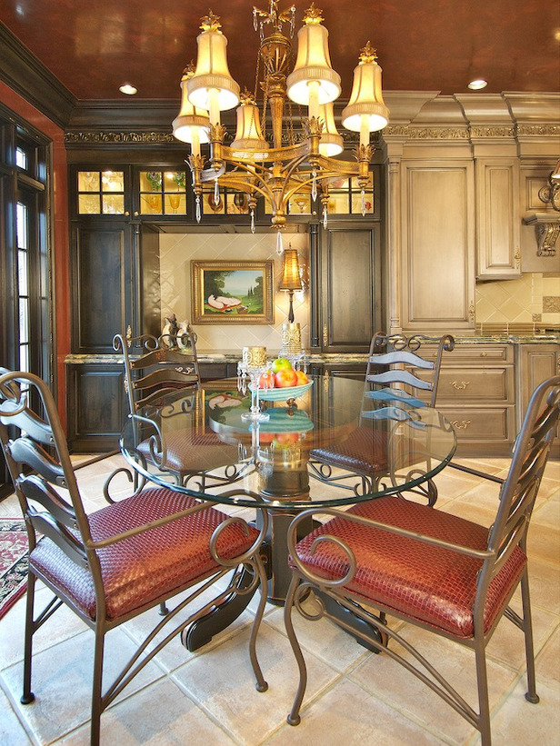 Elegant Traditional Dining Room Sets