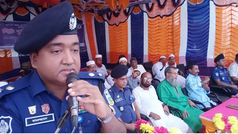 মেলান্দহে মাদ্রাসা শিক্ষক-ছাত্রদের সাথে পুলিশ সুপারের মতবিনিময়