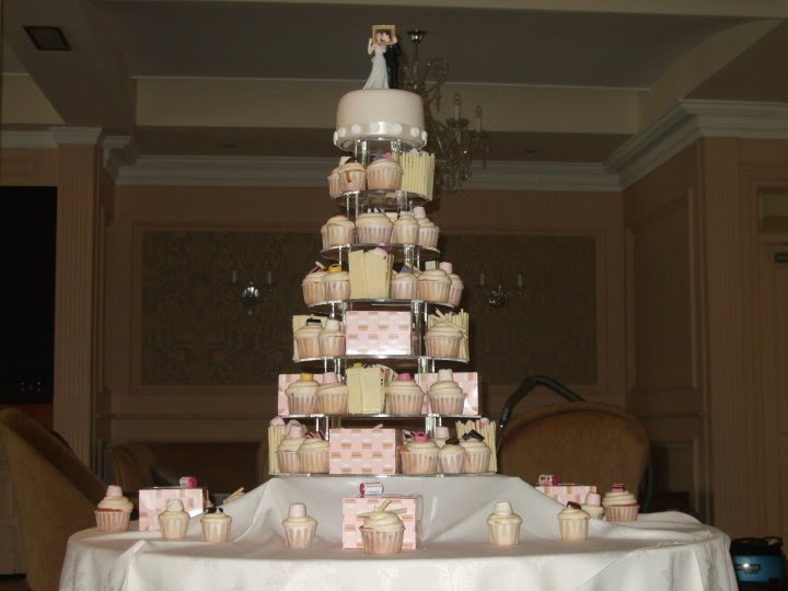 This 7tier Cupcake stand makes for a great wow factor on your wedding day