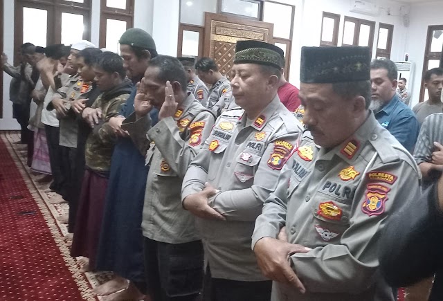 Polresta Balikpapan Gelar Sholat Subuh Berjamaah untuk Penguatan Iman dan Akhlak Personel Polri