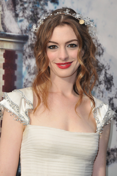 anne hathaway hair 2011