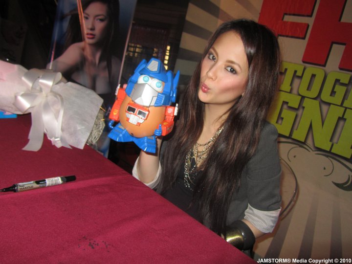 Ellen Adarna holds the record for most attended FHM cover autograph signing