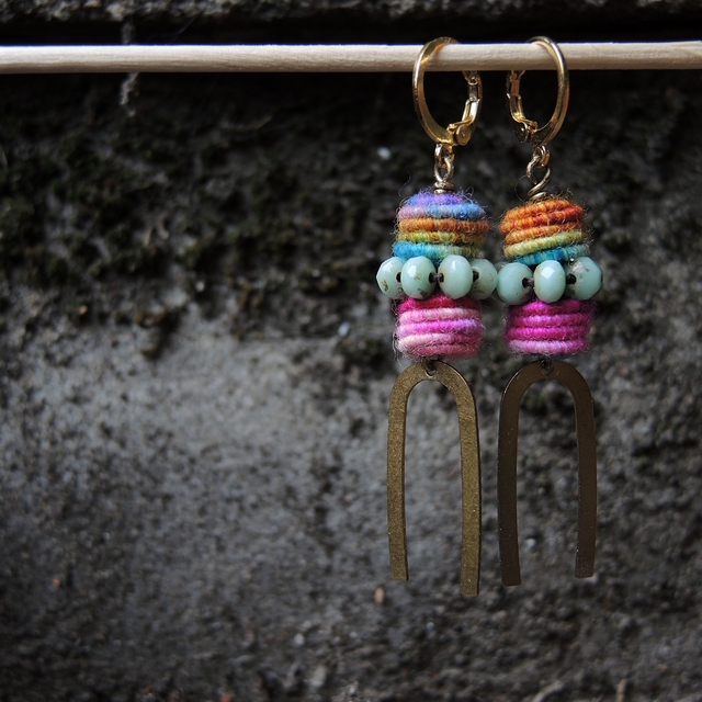 DIY oorbellen/earrings "Fluffy Rainbow"