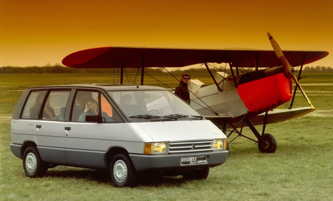 Mk I Renault Espace plus Tiger Moth biplane