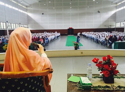 Larissa Chou, Mualaf Cantik Ini Bakal Jadi Menantu Ustad Arifin Ilham