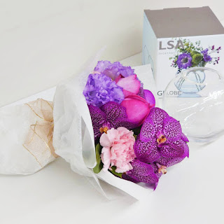 友達の結婚祝いや新築祝いに予算1万円で贈りたいお花と花瓶のセット