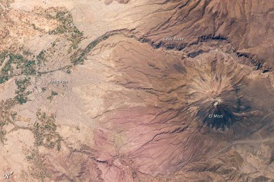 Arequipa y El Misti desde la EEI. NASA Earth Observatory.