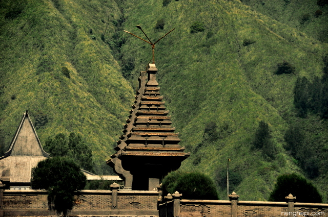 Pura Poten Bromo milik Suku Tengger, Kawasan Gunung Bromo