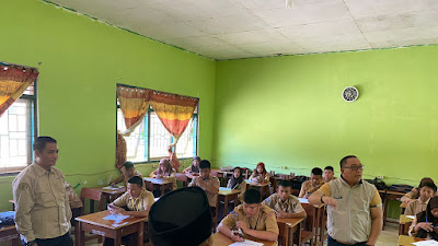 Kadis Pendidikan Konawe Utara Lakukan Monev Berbasis Komputer di SMP Negeri 1 Andowia