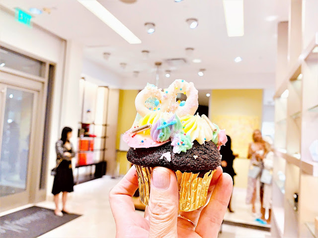 Trophy cupcakes at Neiman Marcis for Bravern Fashion Week 2019