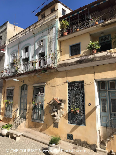 Plazuela de Santo Ángel Custodio vieja cuba touristin facades